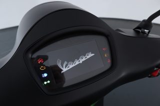 Vespa GTS 300 HPE Supertech PORSCHE Edition 3