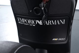 Vespa GTS 300 HPE Super Tech Armani Edition